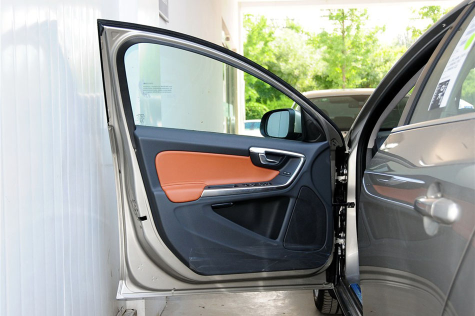 沃尔沃S60 2.0T T5 智雅版 空间