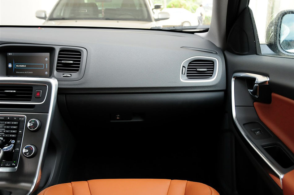 沃尔沃S60 2.0T T5 智雅版 内饰