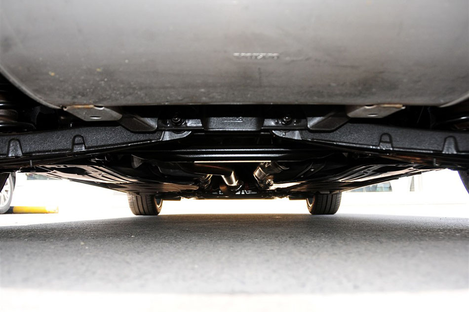 沃尔沃S60 2.0T T5 智雅版 引擎底盘