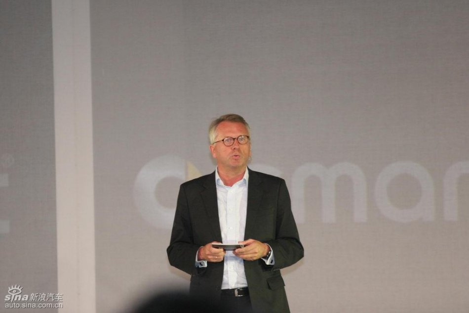 戴姆勒东北亚公司总裁兼首席执行官华立新致辞