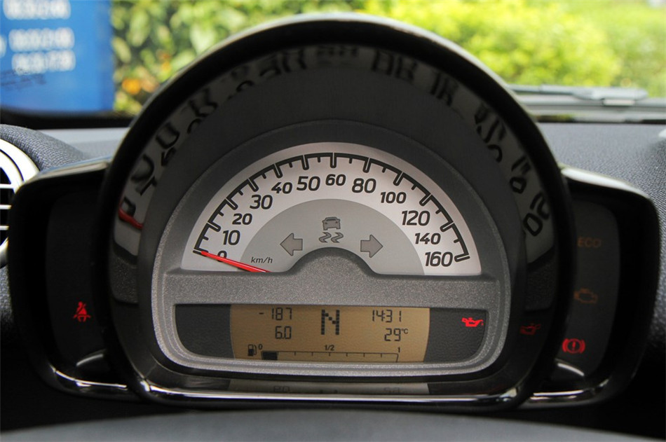 2013款smart fortwo 1.0 MHD硬顶冰炫特别版