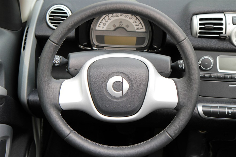 2013款smart fortwo 1.0 MHD硬顶冰炫特别版