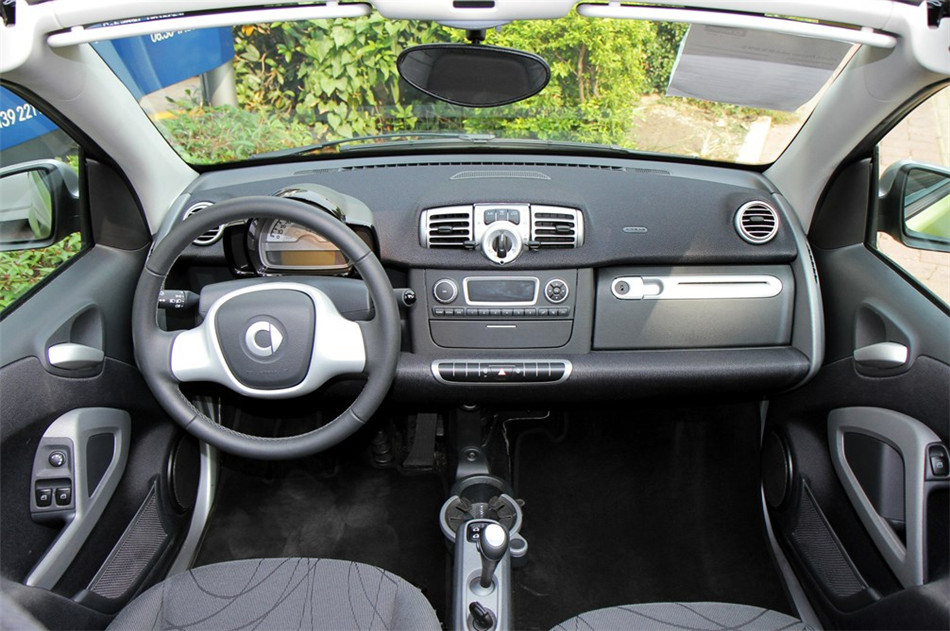 2013款smart fortwo 1.0 MHD硬顶冰炫特别版