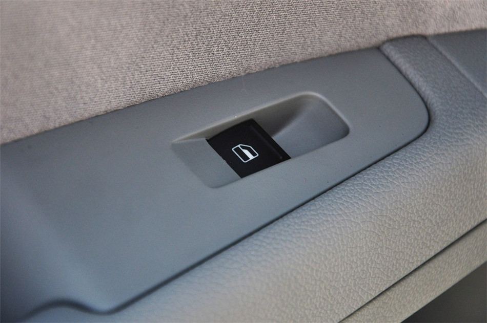 2012款 1.4TSI DSG 智雅版 座椅空间