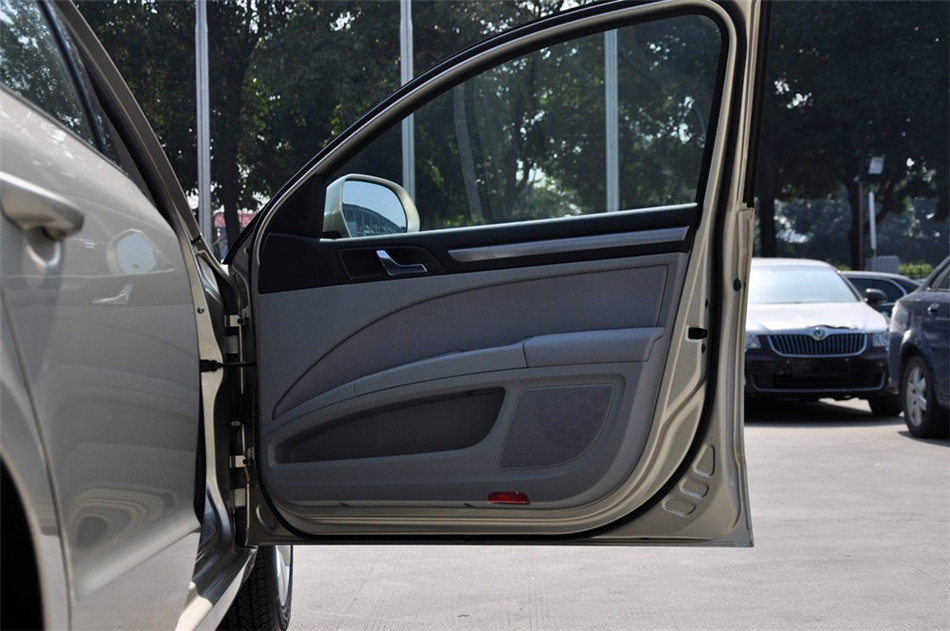 2012款 1.4TSI DSG 智雅版 座椅空间