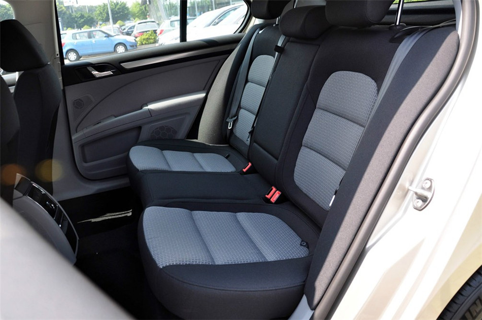 2012款 1.4TSI DSG 智雅版 座椅空间