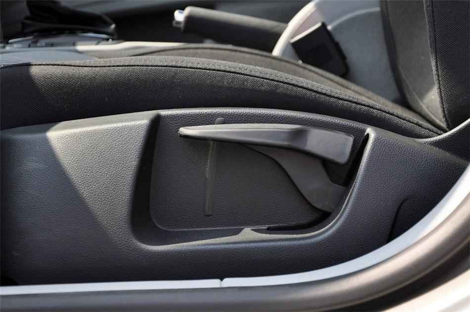 2012款 1.4TSI DSG 智雅版 座椅空间