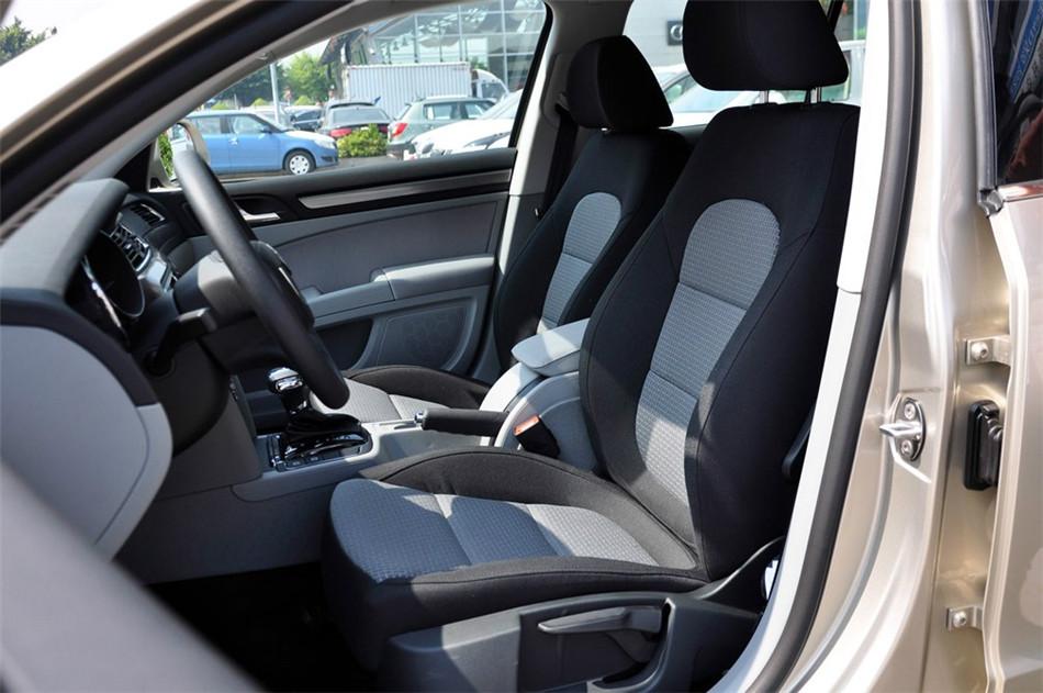 2012款 1.4TSI DSG 智雅版 座椅空间