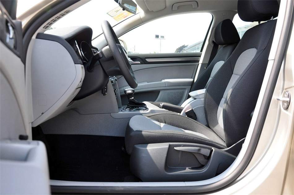 2012款 1.4TSI DSG 智雅版 座椅空间