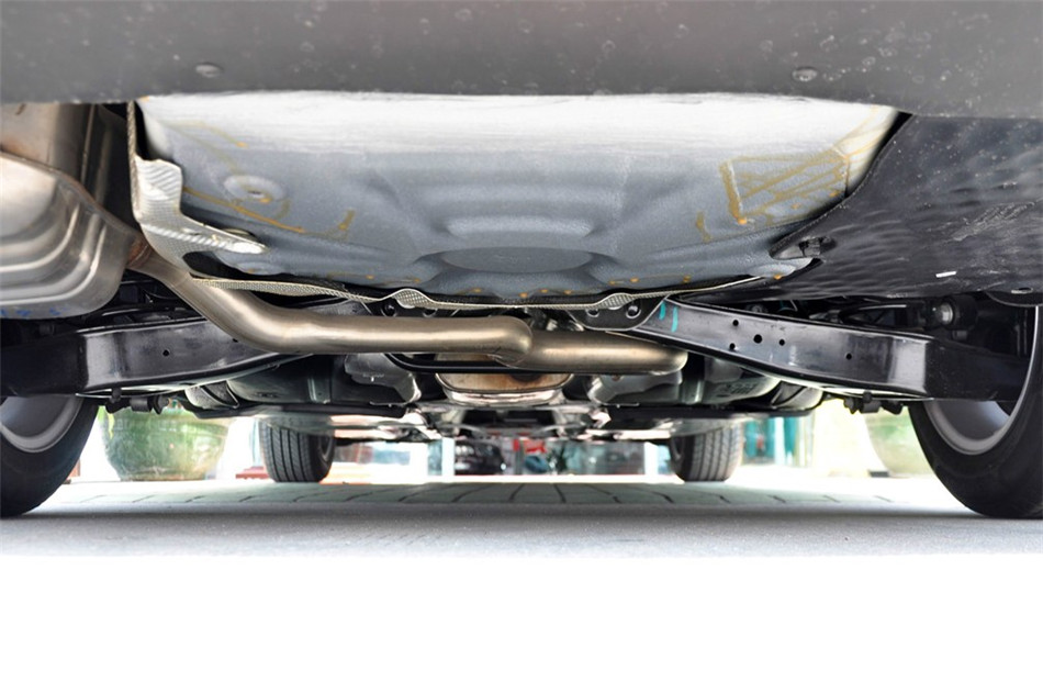 2012款 1.4TSI DSG 智雅版 引擎底盘