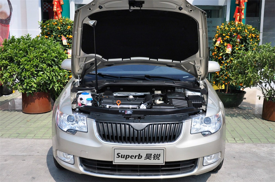 2012款 1.4TSI DSG 智雅版 引擎底盘