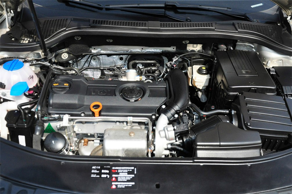 2012款 1.4TSI DSG 智雅版 引擎底盘