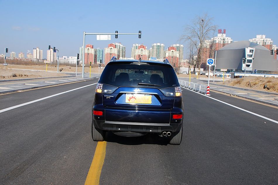 2010款欧蓝德EX3.0精英GT版外观实拍