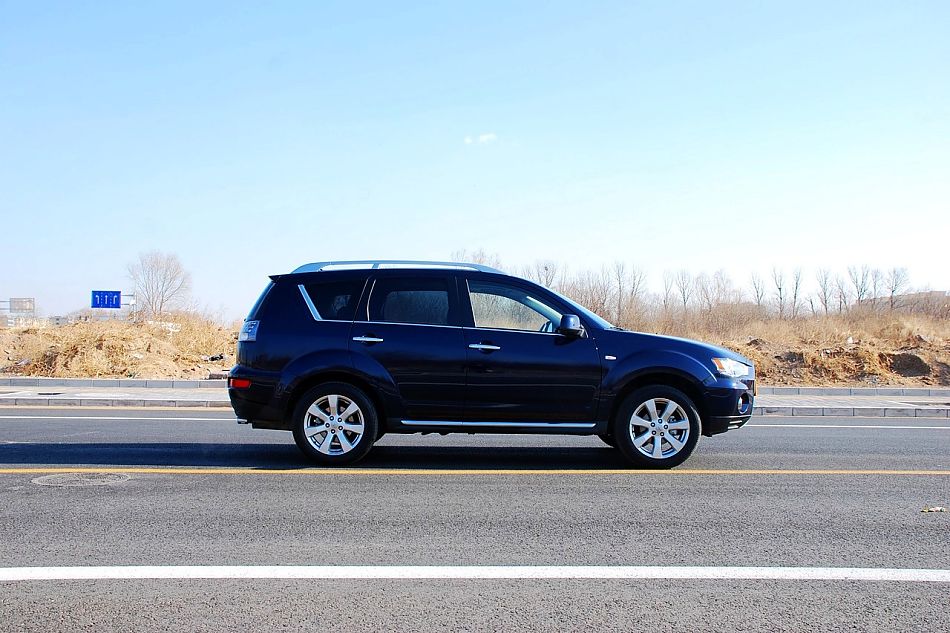 2010款欧蓝德EX3.0精英GT版外观实拍