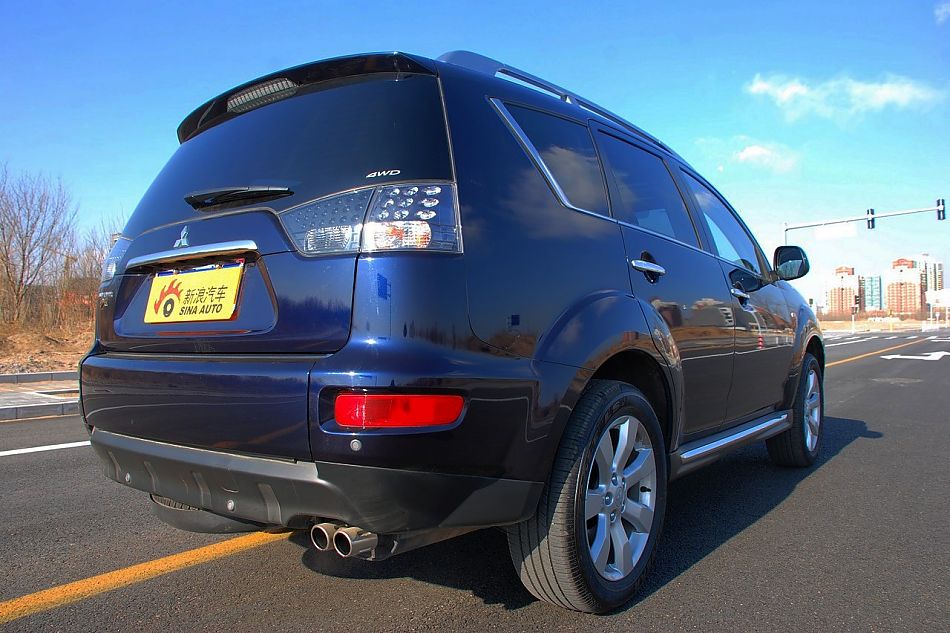 2010款欧蓝德EX3.0精英GT版外观实拍