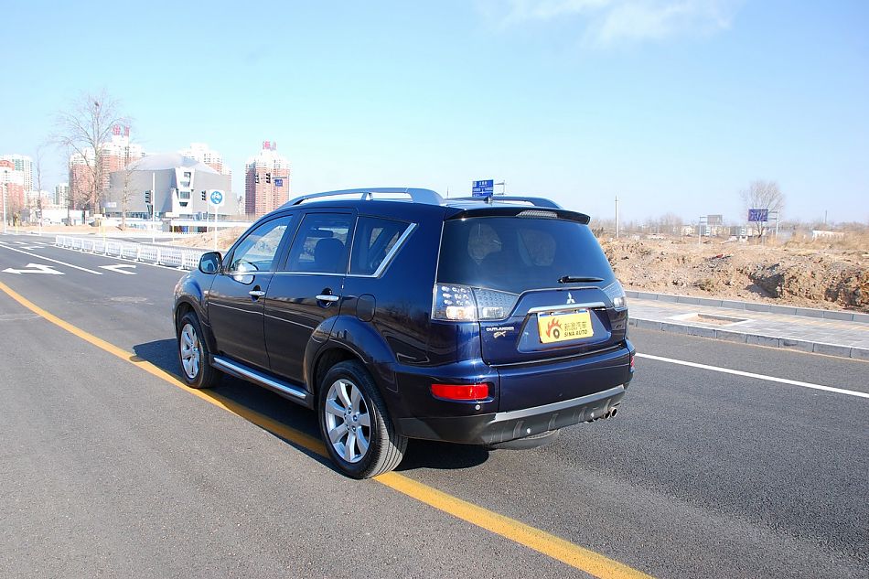 2010款欧蓝德EX3.0精英GT版外观实拍