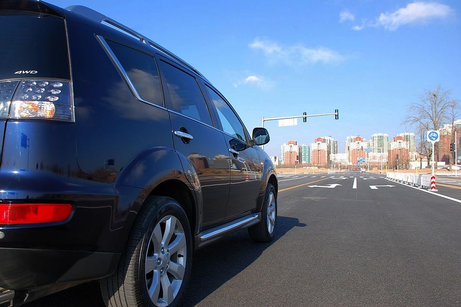 2010款欧蓝德EX3.0精英GT版外观实拍