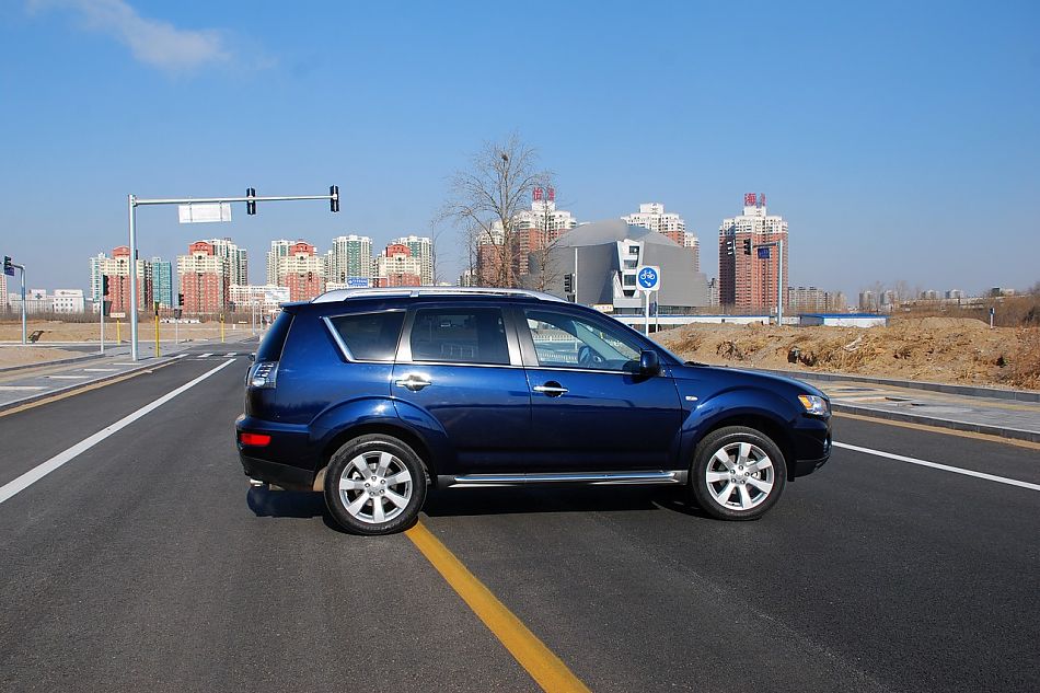 2010款欧蓝德EX3.0精英GT版外观实拍