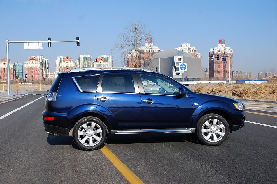 2010款欧蓝德EX3.0精英GT版外观实拍