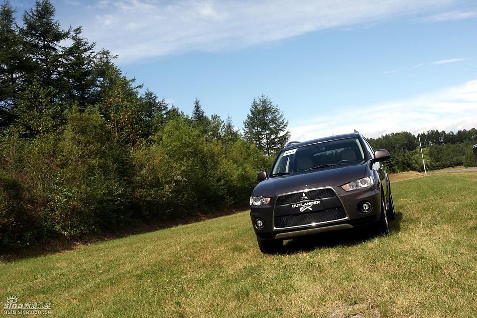 2010款三菱欧蓝德EX外观实拍图