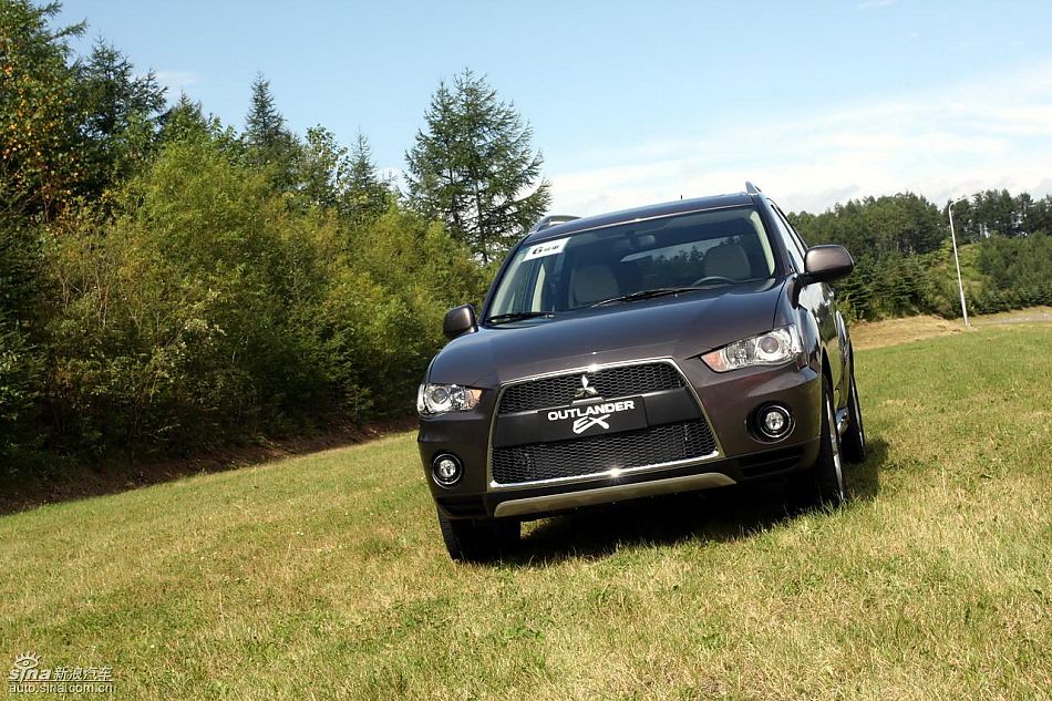 2010款三菱欧蓝德EX外观实拍图