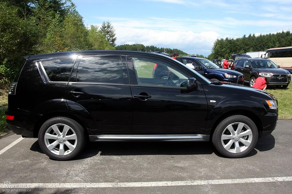 2010款三菱欧蓝德EX外观实拍图