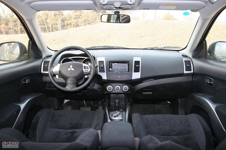 三菱欧蓝德EX劲界2.0运动版内饰及细节