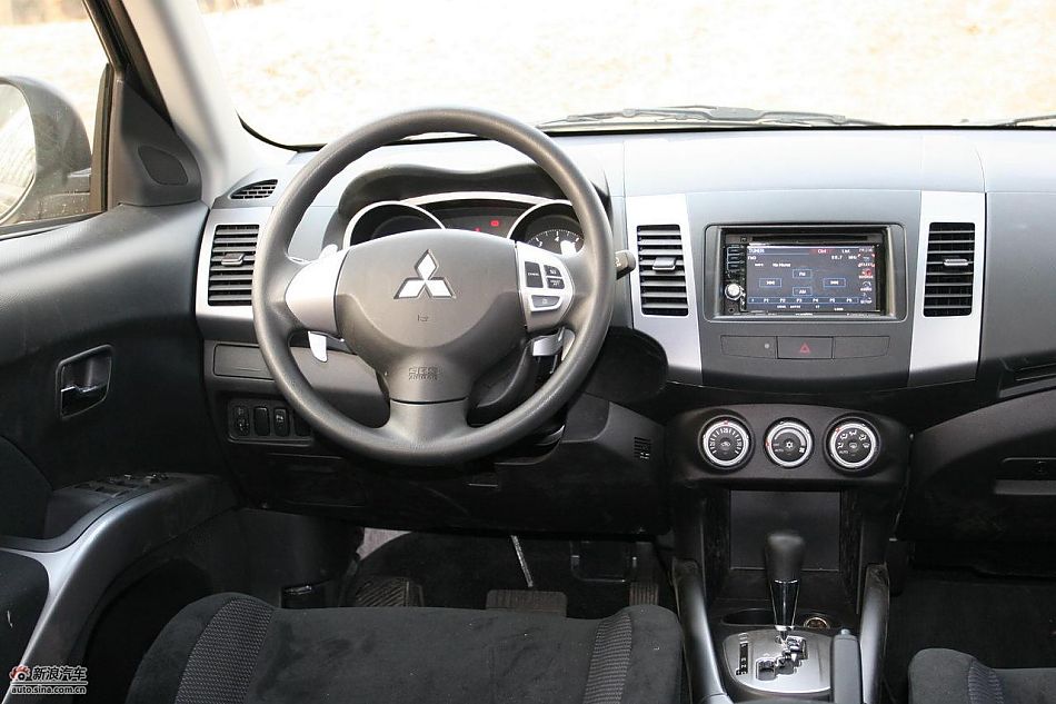 三菱欧蓝德EX劲界2.0运动版内饰及细节