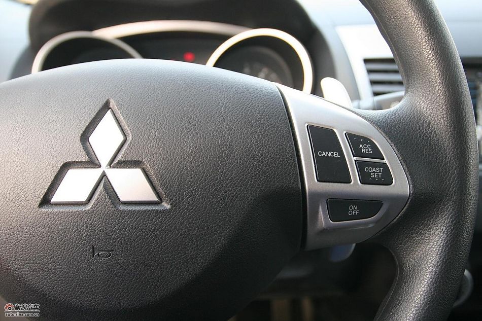 三菱欧蓝德EX劲界2.0运动版内饰及细节