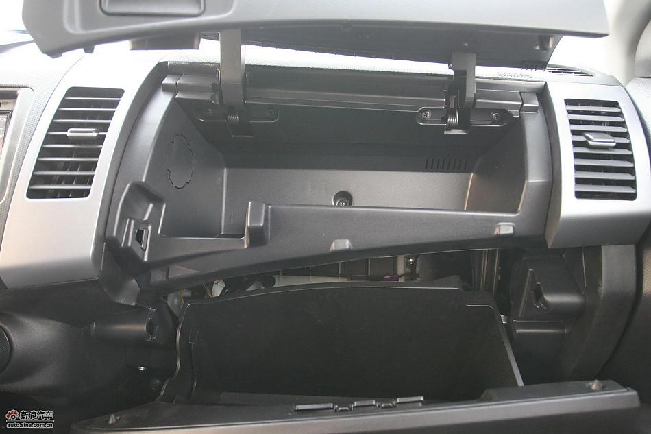 三菱欧蓝德EX劲界2.0运动版内饰及细节