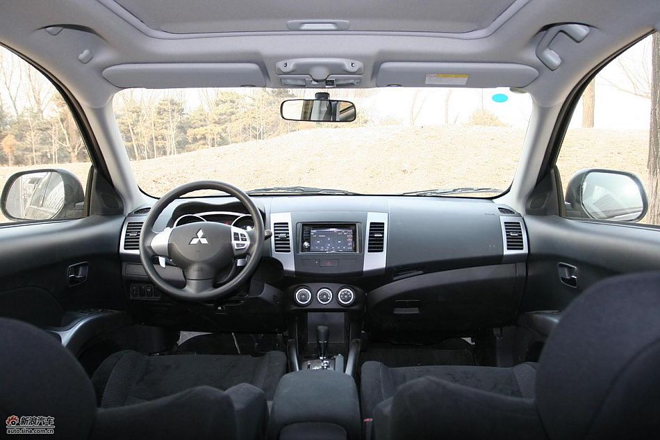 三菱欧蓝德EX劲界2.0运动版内饰及细节