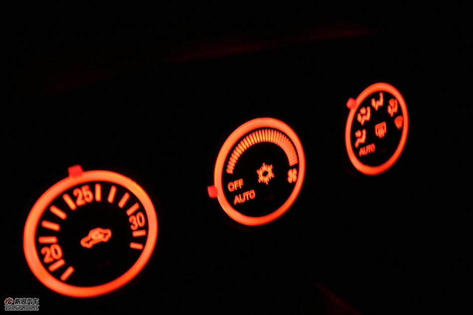 三菱欧蓝德EX劲界2.0运动版内饰及细节