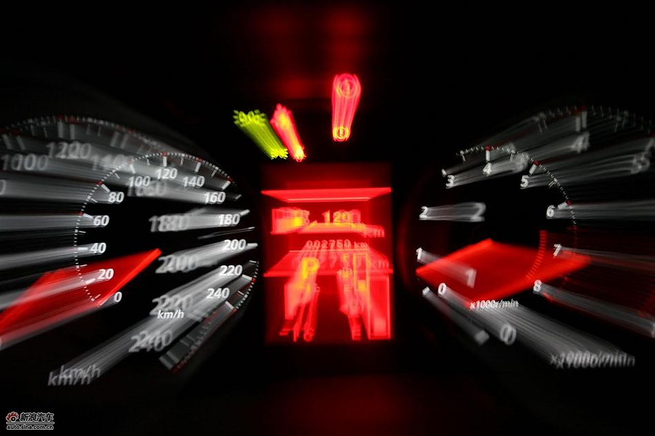 三菱欧蓝德EX劲界2.0运动版内饰及细节