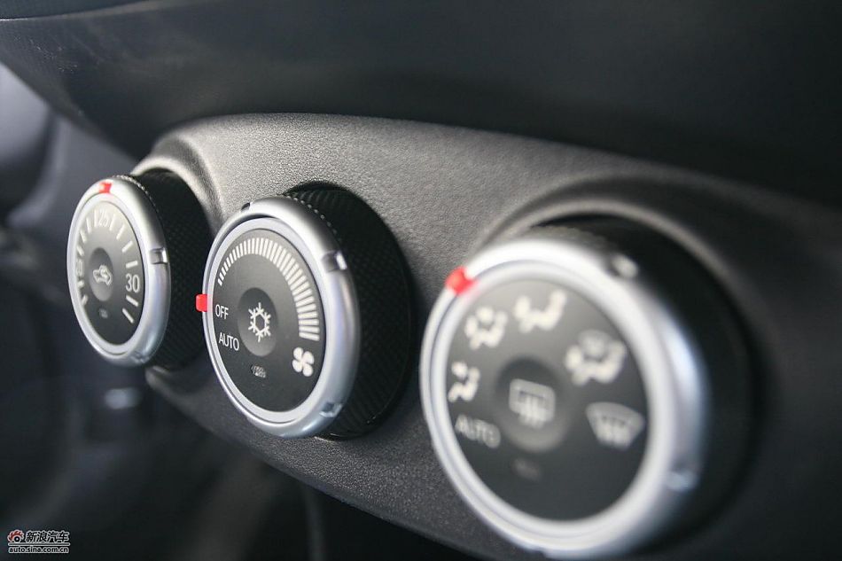 三菱欧蓝德EX劲界2.0运动版内饰及细节