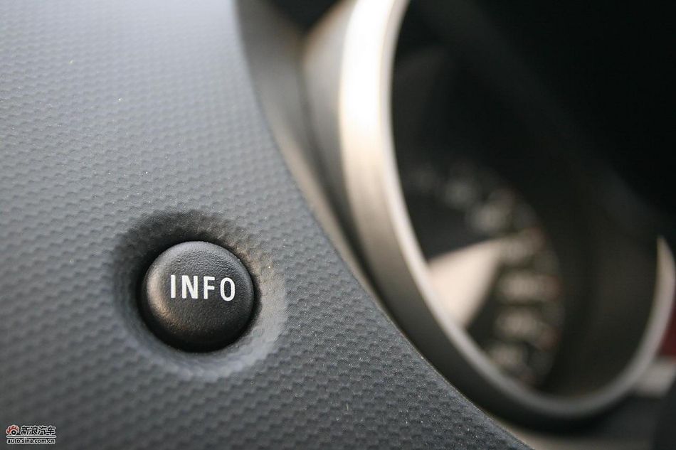 三菱欧蓝德EX劲界2.0运动版内饰及细节