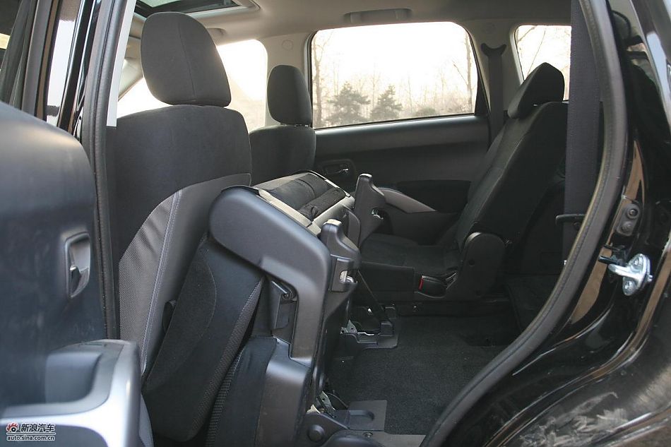 三菱欧蓝德EX劲界2.0运动版内饰及细节