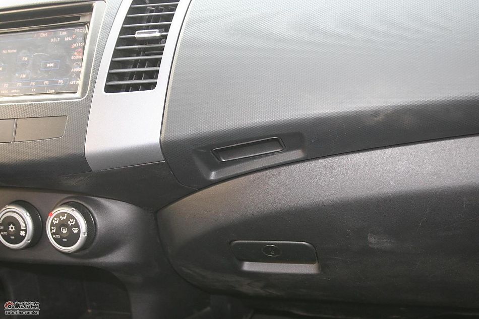 三菱欧蓝德EX劲界2.0运动版内饰及细节