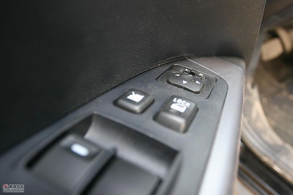 三菱欧蓝德EX劲界2.0运动版内饰及细节