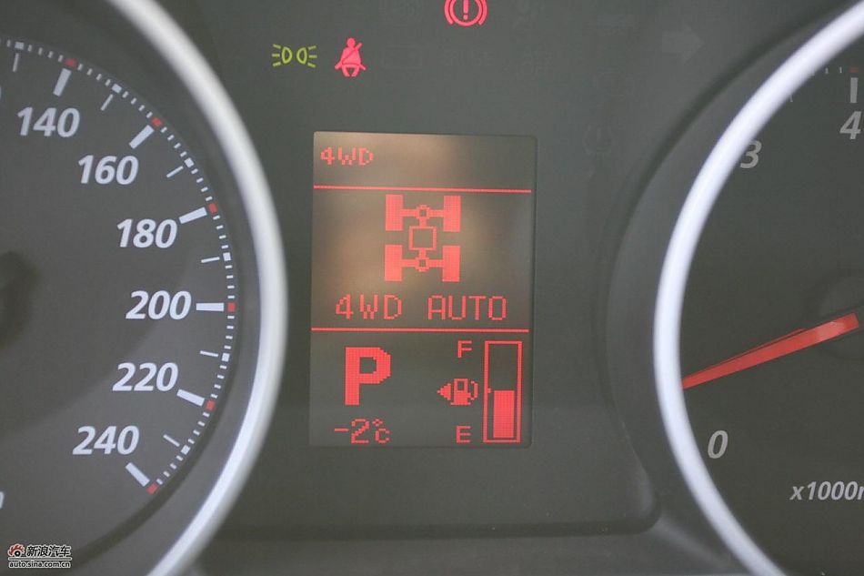 三菱欧蓝德EX劲界2.0运动版内饰及细节