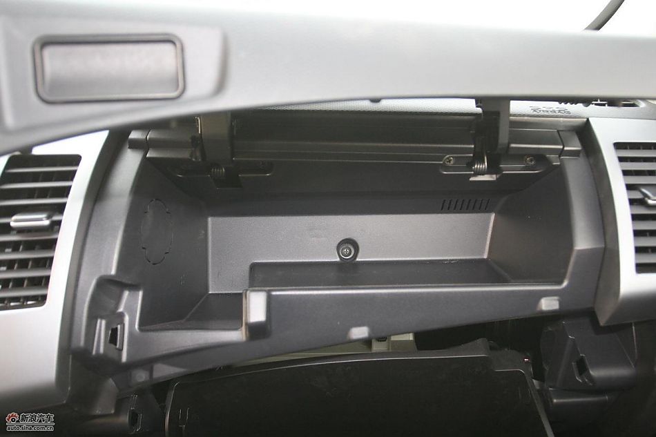 三菱欧蓝德EX劲界2.0运动版内饰及细节