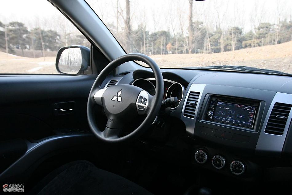 三菱欧蓝德EX劲界2.0运动版内饰及细节