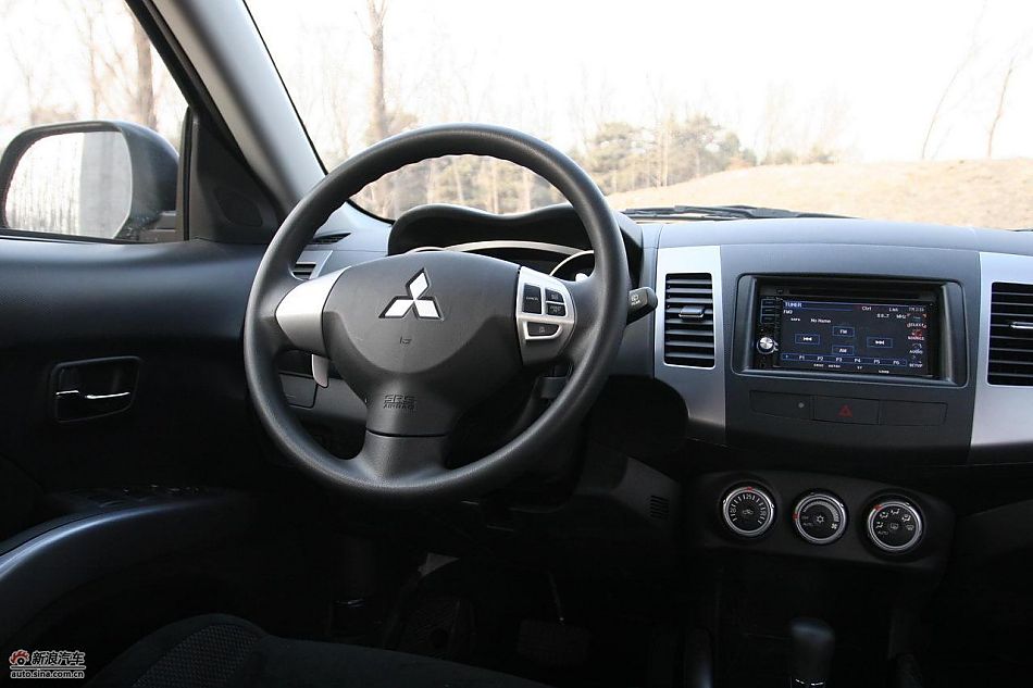 三菱欧蓝德EX劲界2.0运动版内饰及细节