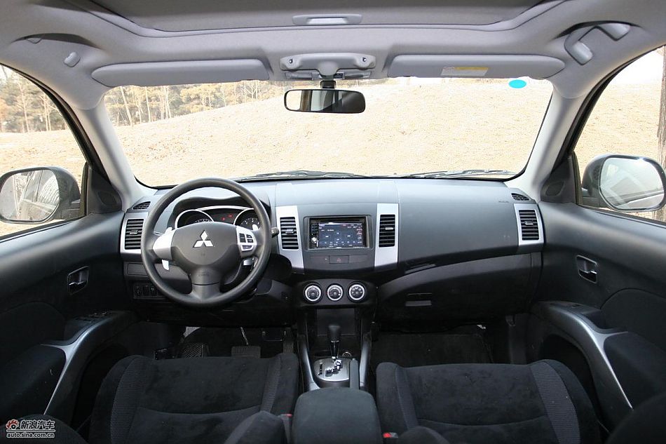 三菱欧蓝德EX劲界2.0运动版内饰及细节