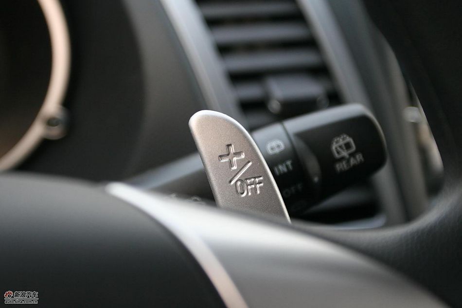 三菱欧蓝德EX劲界2.0运动版内饰及细节