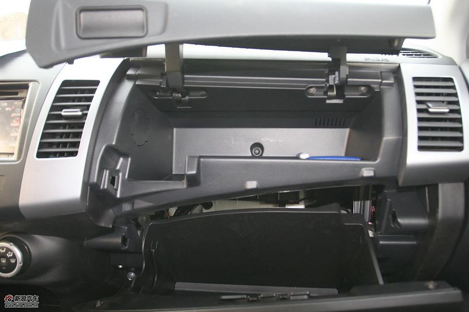 三菱欧蓝德EX劲界2.0运动版内饰及细节