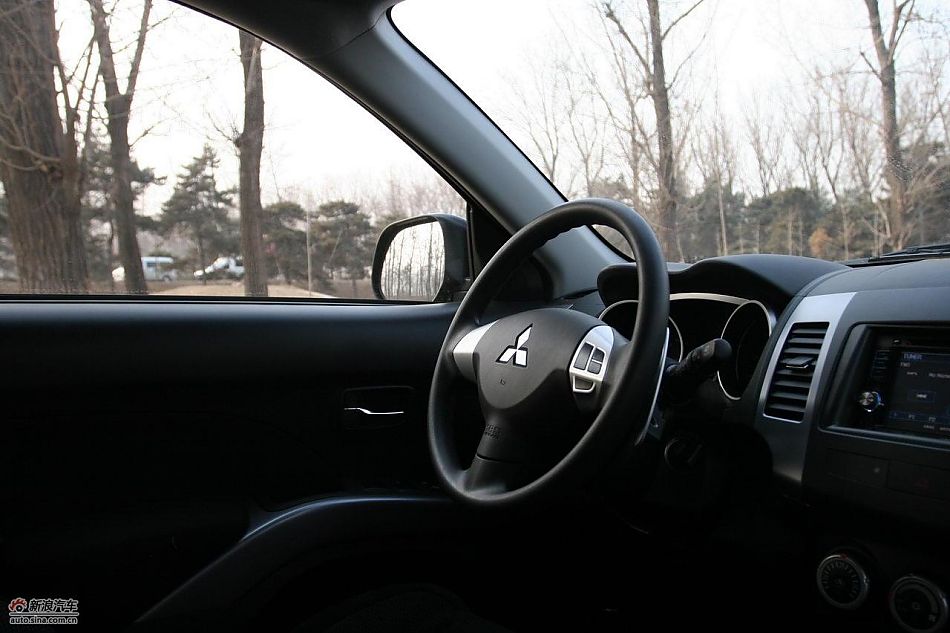 三菱欧蓝德EX劲界2.0运动版内饰及细节