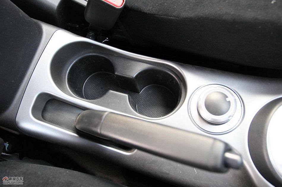 三菱欧蓝德EX劲界2.0运动版内饰及细节