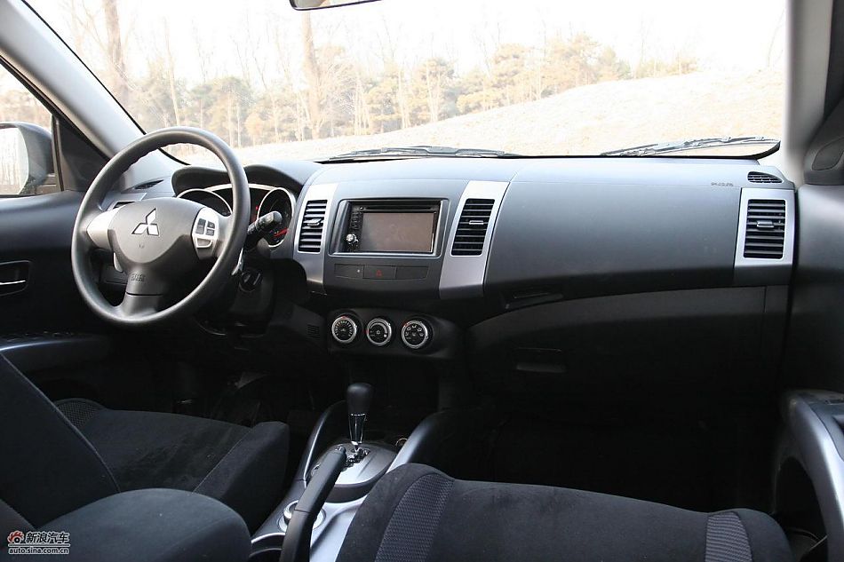 三菱欧蓝德EX劲界2.0运动版内饰及细节