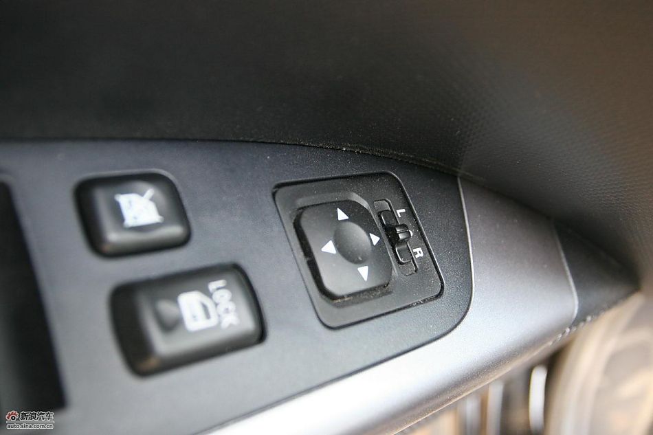 三菱欧蓝德EX劲界2.0运动版内饰及细节