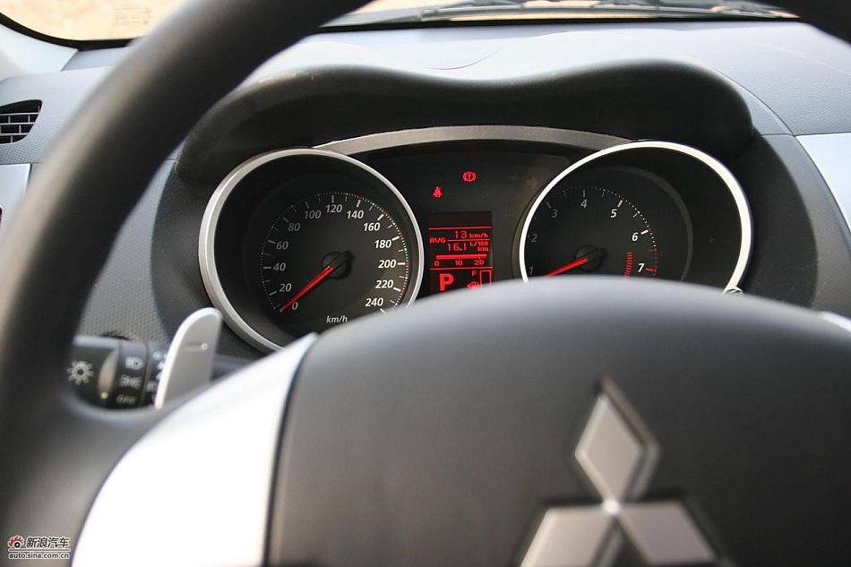 三菱欧蓝德EX劲界2.0运动版内饰及细节